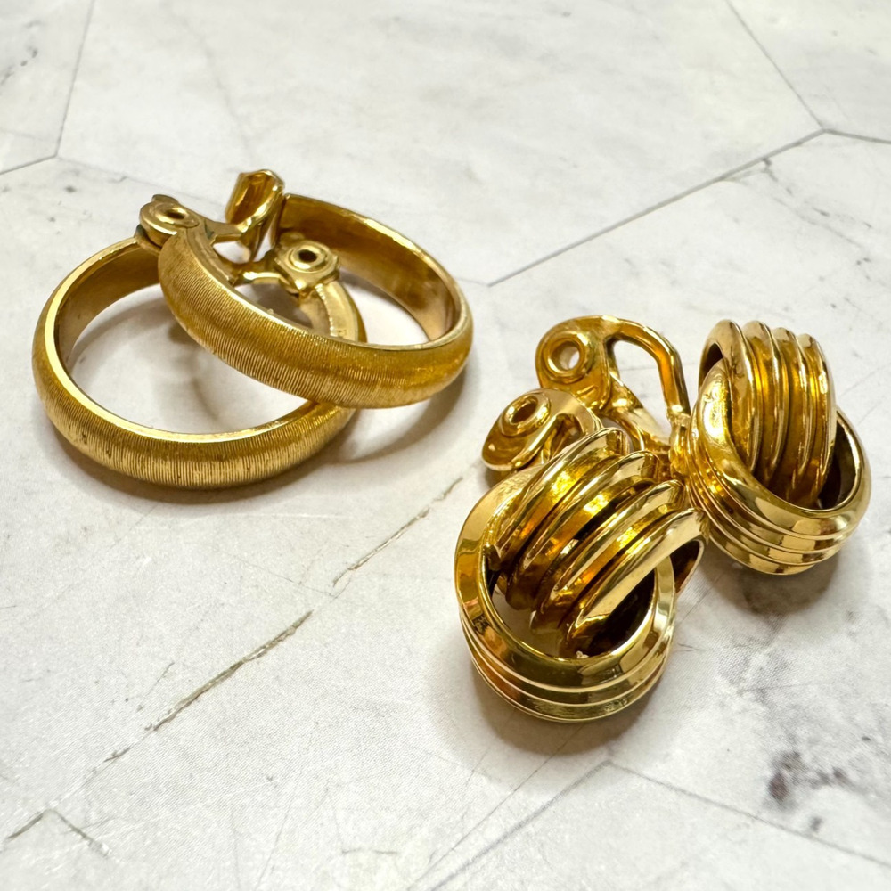 Set of 2 Vtg Monet Gold Tone Clip On Earrings Singed Brushed Hoops Lovers Knot